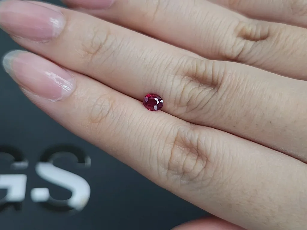 Unheated Pigeon's blood red ruby in oval cut 0.50 carats, Burma  Image №2