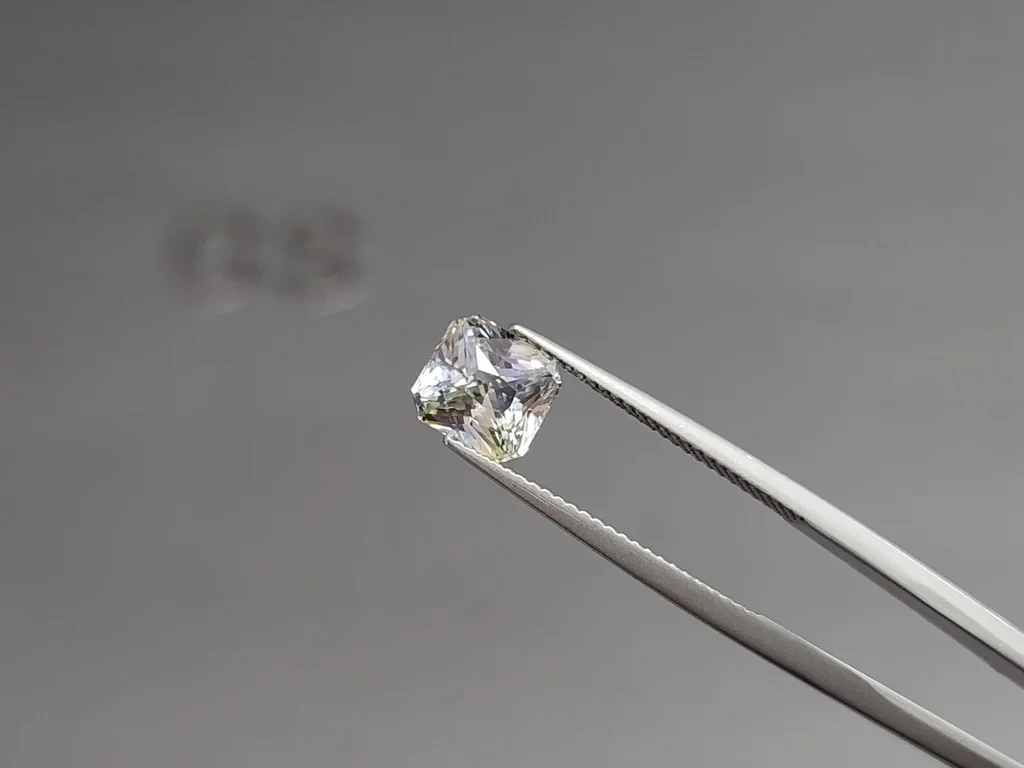 Unheated sapphire Bi-color radiant cut 2.15 carats, Madagascar Image №3