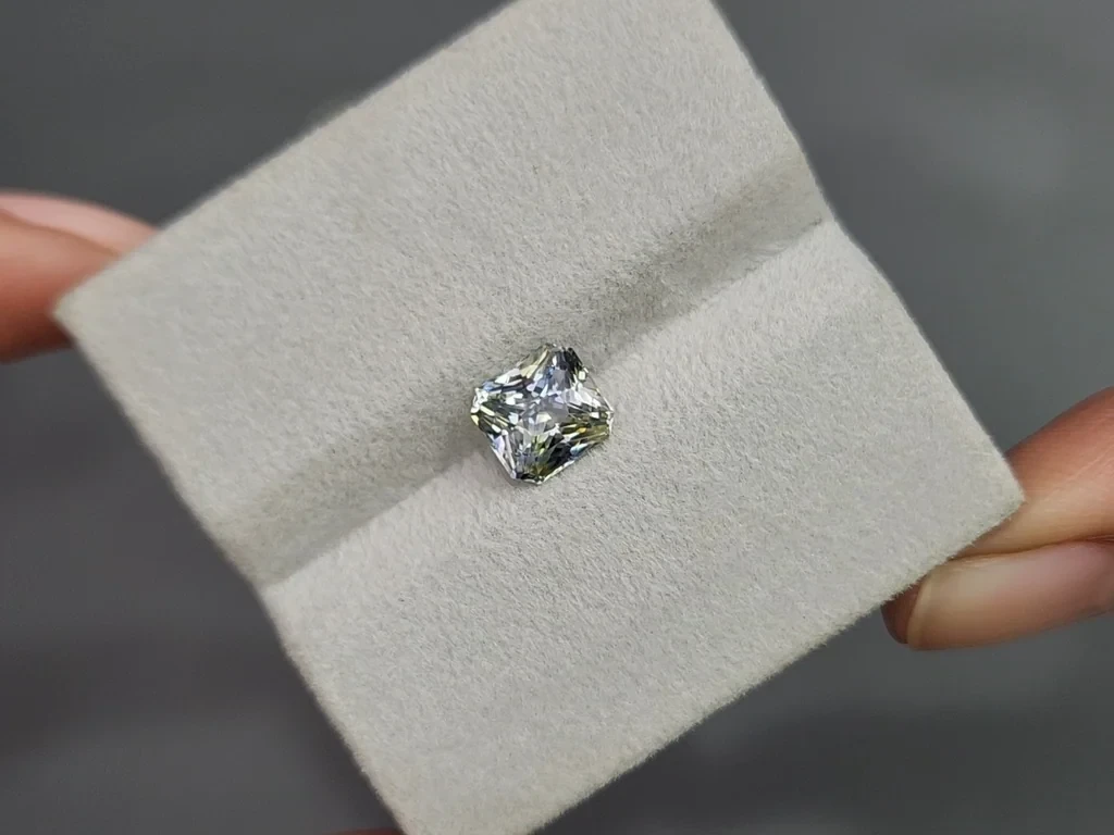 Unheated sapphire Bi-color radiant cut 2.15 carats, Madagascar Image №4