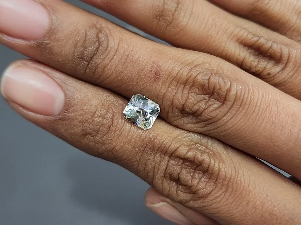 Unheated sapphire Bi-color radiant cut 2.15 carats, Madagascar Image №2