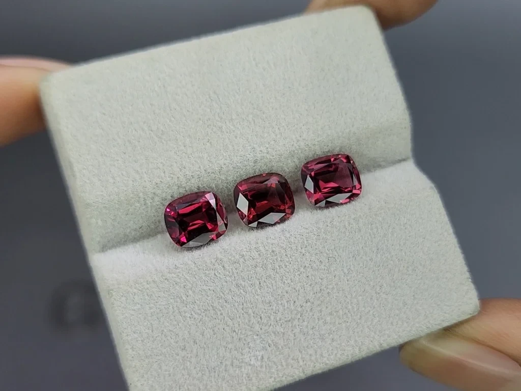 Set of garnets rhodolite cushion cut 4.23 carats, Madagascar Image №5