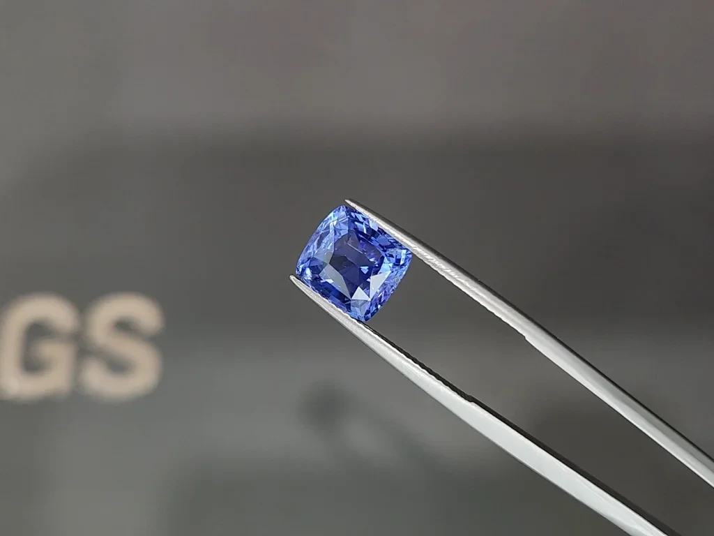 Unheated Cornflower Blue sapphire in cushion cut 4.59 carats, Sri Lanka Image №3