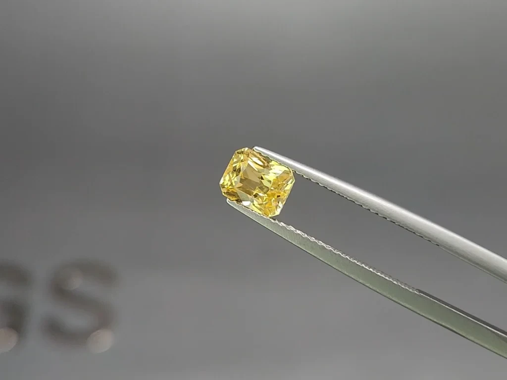 Yellow sapphire radiant cut 1.57 carats, Madagascar Image №3