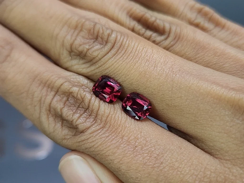 Pair of rhodolite garnets cushion cut 2.88 carats, Madagascar Image №2