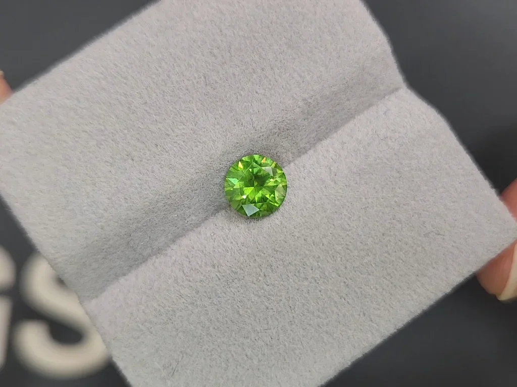 Demantoid with horse tail like inclusion 1.09 ct, Ural Mountains, Russia Image №4