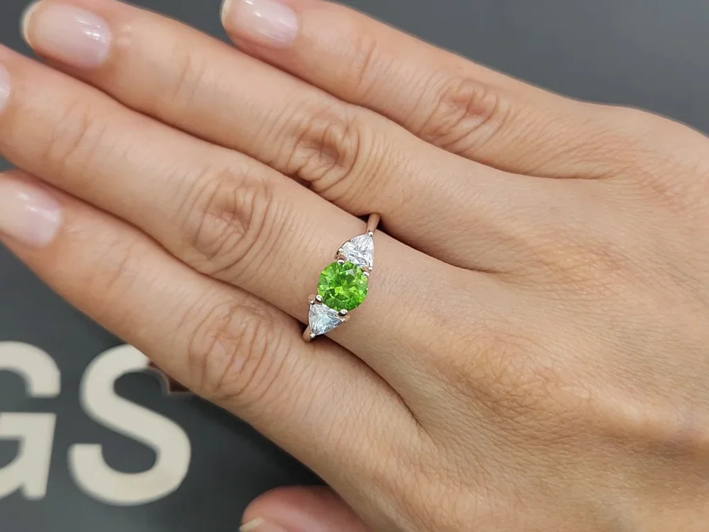 Demantoid with horse tail like inclusion 1.09 ct, Ural Mountains, Russia Image №5