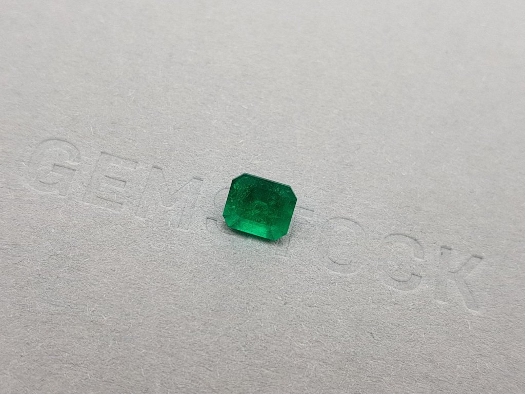 Intense emerald octagon cut 1.32 ct, Colombia Image №3