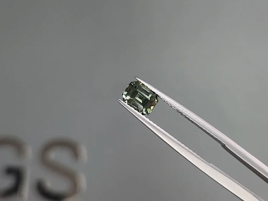 Unheated octagon cut green sapphire 1.47 carats, Madagascar Image №3