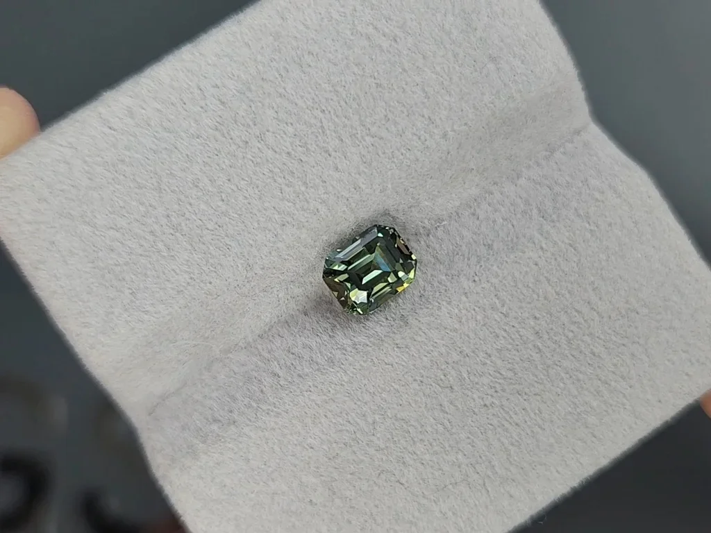 Unheated octagon cut green sapphire 1.47 carats, Madagascar Image №4