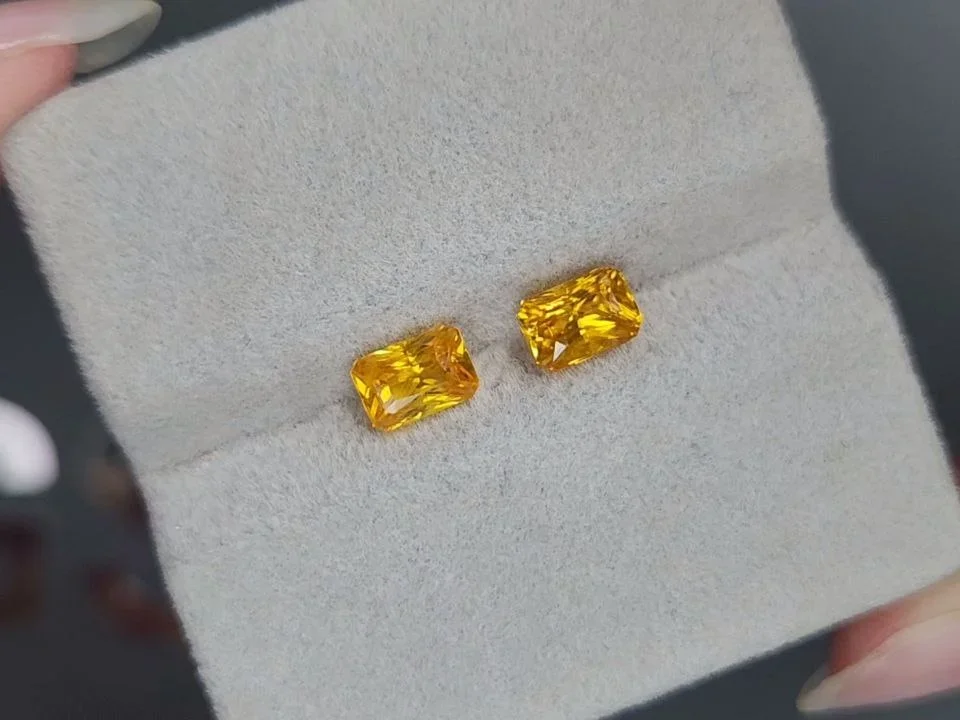 Pair of orange-yellow sapphires in radiant cut 2.06 carats, Sri Lanka Image №4