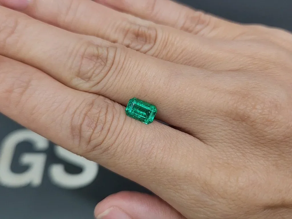 Emerald Intense Green octagon cut 1.25 carats, Panjshir Image №2