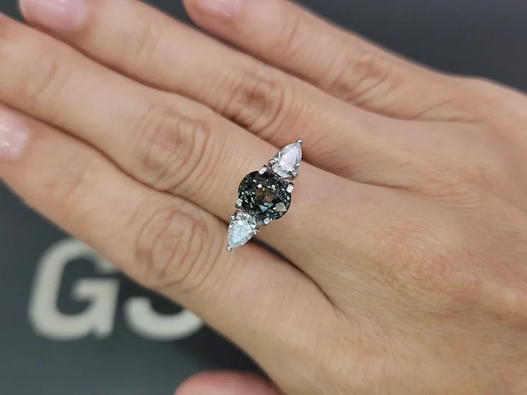 Unheated Teal sapphire oval cut  2.53 carats, Sri Lanka Image №5