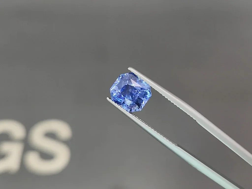 Sapphire Cornflower Blue  radiant cut 5.00 carats, Sri Lanka Image №3