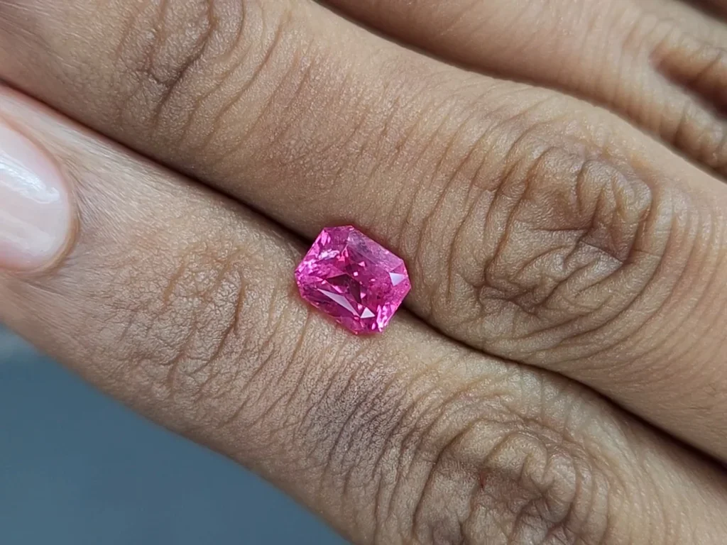 Spinel Mahenge Vivid Pink radiant cut 1.53 carats, Tanzania   Image №2