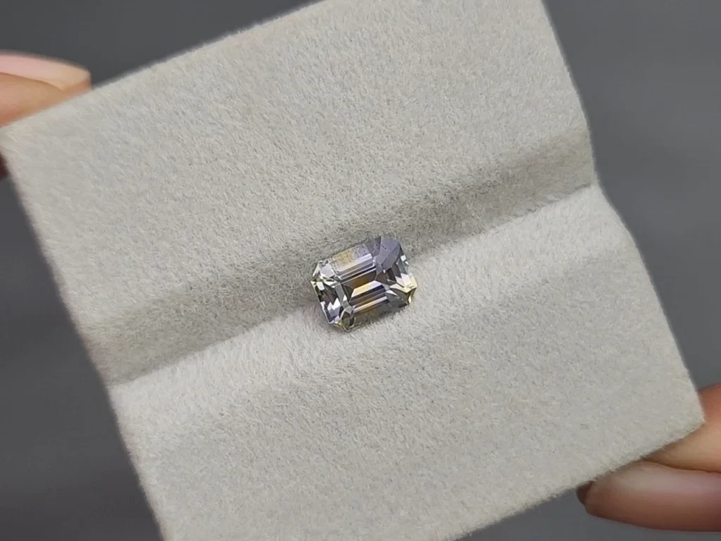 Unheated sapphire Bi-color octagon cut 1.37 carats, Madagascar Image №4