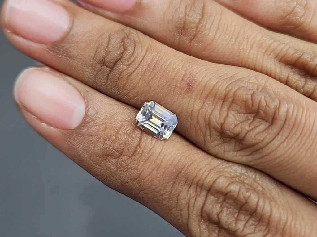 Unheated sapphire Bi-color octagon cut 1.37 carats, Madagascar Image №2