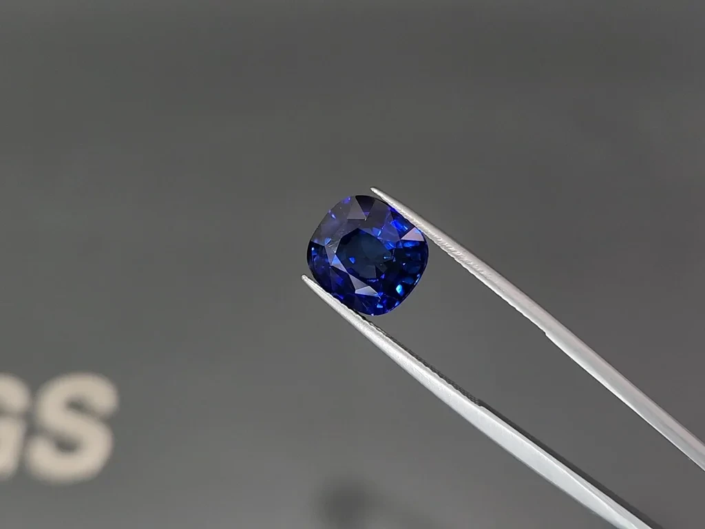 Sapphire Royal Blue cushion cut 7.00 carats, Sri Lanka Image №3