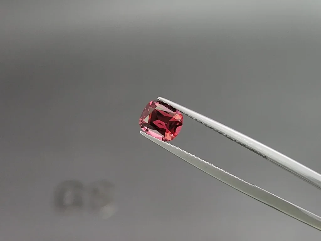 Set of garnets rhodolite cushion cut 4.22 carats,  Madagascar Image №3