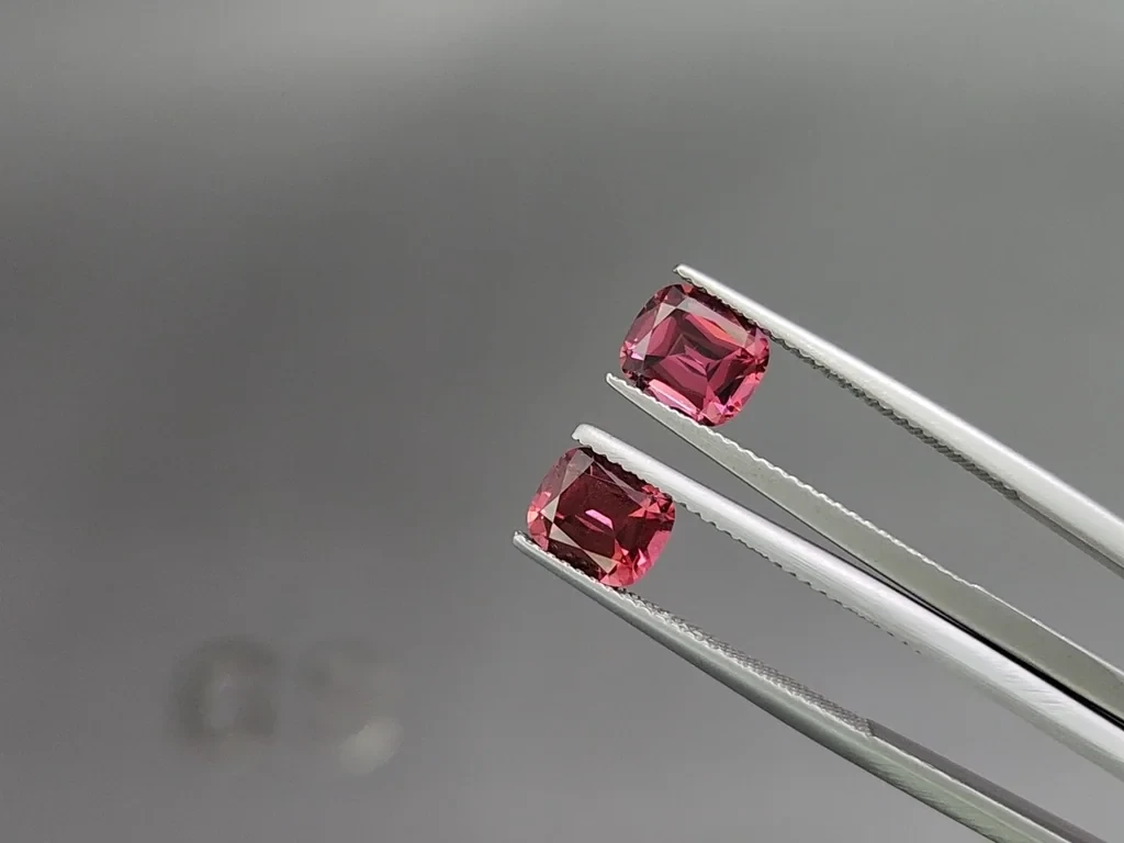 Set of garnets rhodolite cushion cut 4.22 carats,  Madagascar Image №4