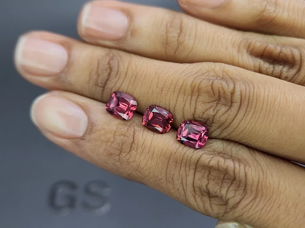Set of garnets rhodolite cushion cut 4.22 carats,  Madagascar Image №2
