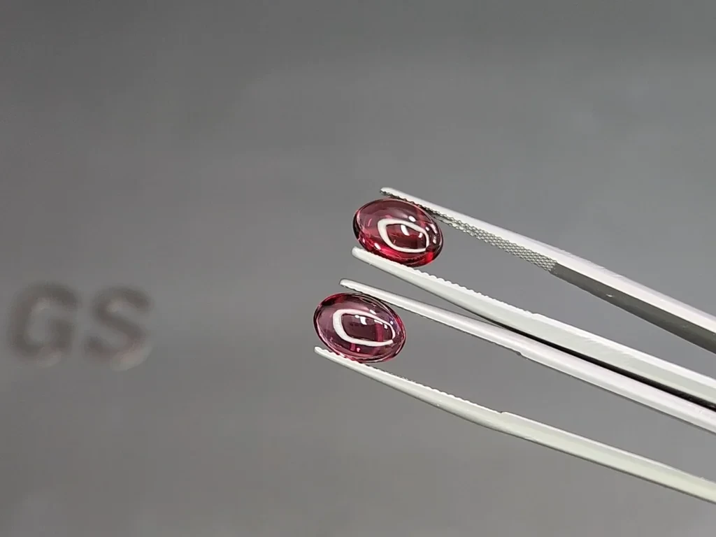 Pair of rhodolite garnets cabochon cut 5.76 carats, Madagascar Image №3