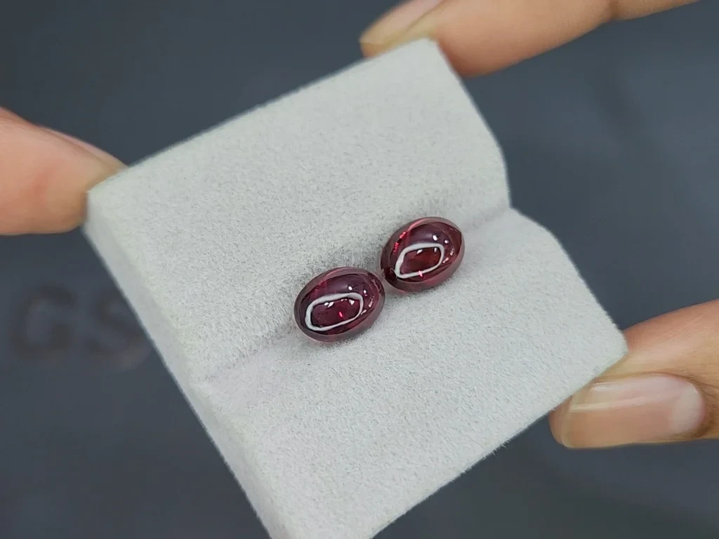 Pair of rhodolite garnets cabochon cut 5.76 carats, Madagascar Image №4