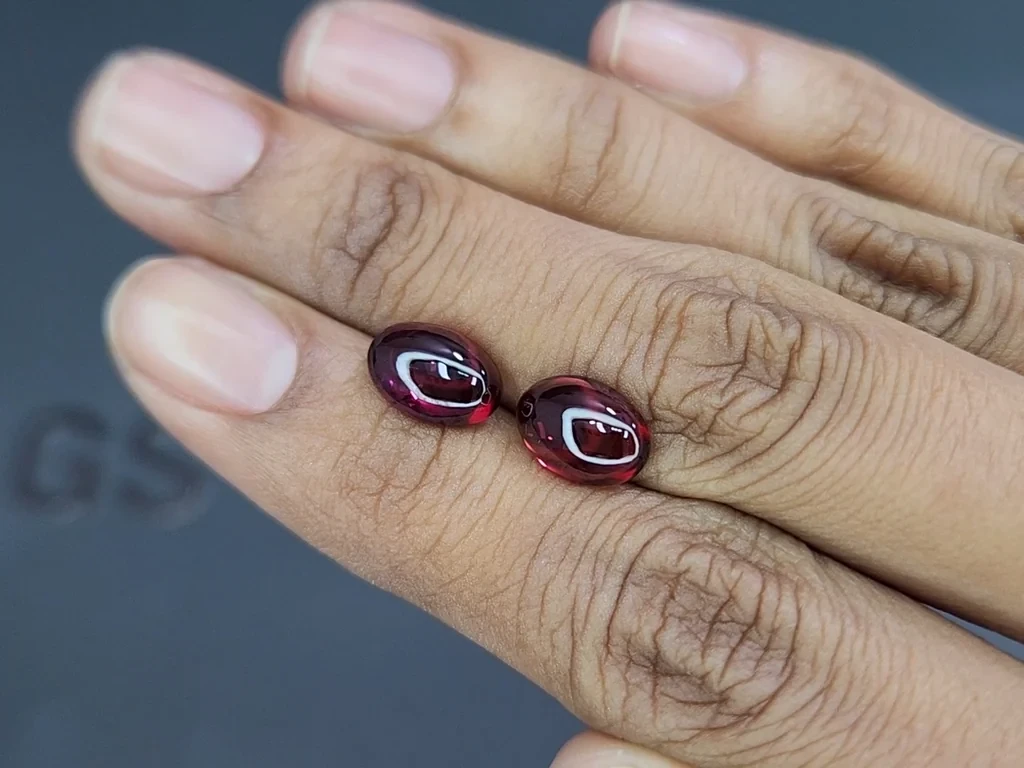 Pair of rhodolite garnets cabochon cut 5.76 carats, Madagascar Image №2