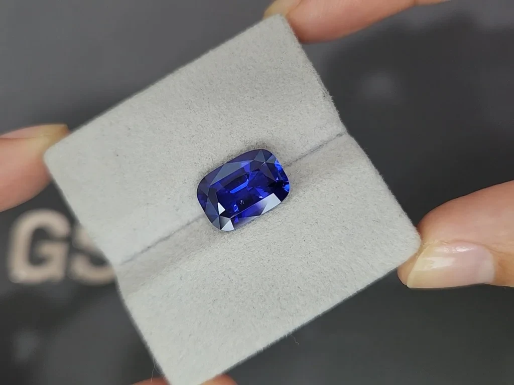 Unheated Royal Blue sapphire in cushion cut 6.61 carats, Sri Lanka Image №4