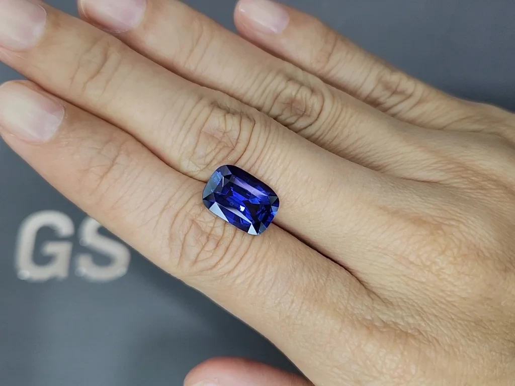 Unheated Royal Blue sapphire in cushion cut 6.61 carats, Sri Lanka Image №2