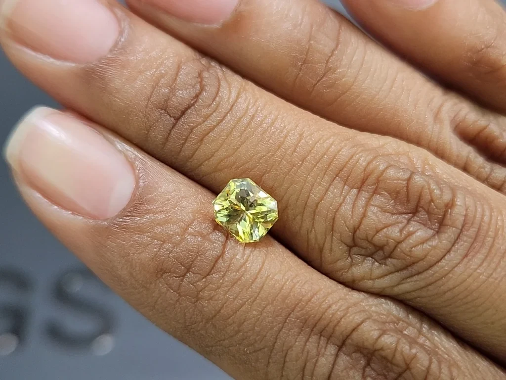 Yellow sapphire radiant cut 1.69 carats, Sri Lanka Image №2