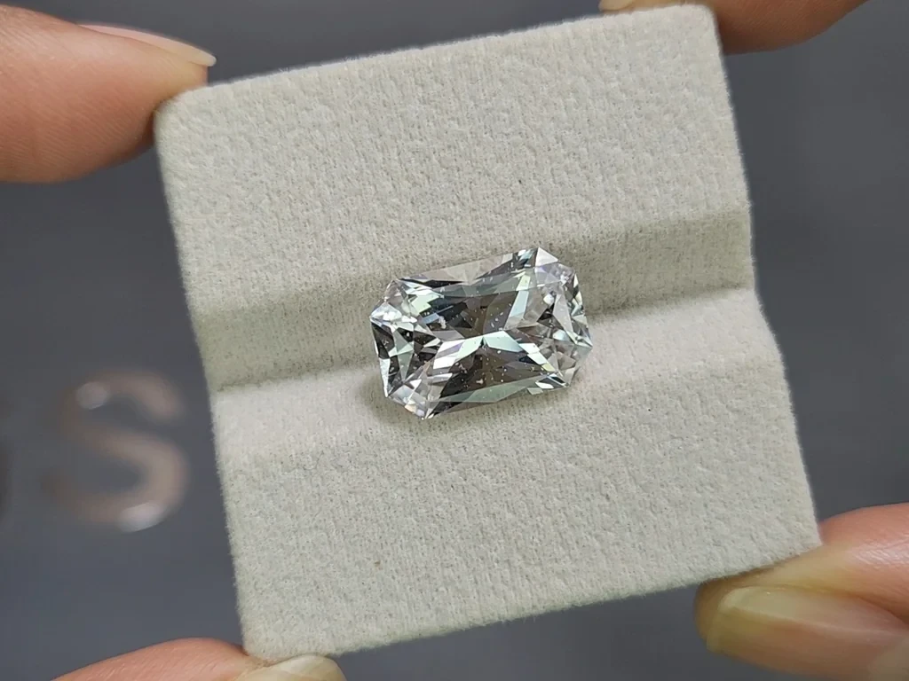 Kunzite light green radiant cut 7.69 carats, Pakistan Image №4