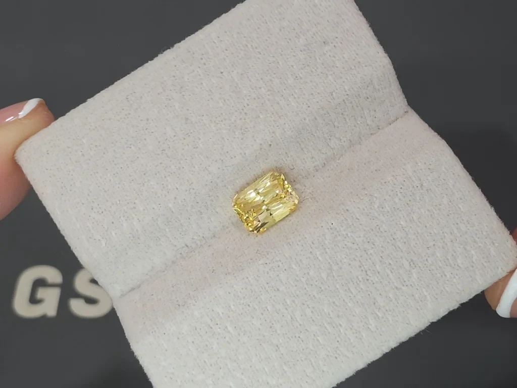 Unheated Vivid yellow sapphire radiant cut 1.51 carats, Sri Lanka Image №4