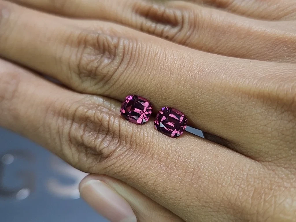 Pair of rhodolite garnets cushion cut 2.87 carats, Madagascar Image №2