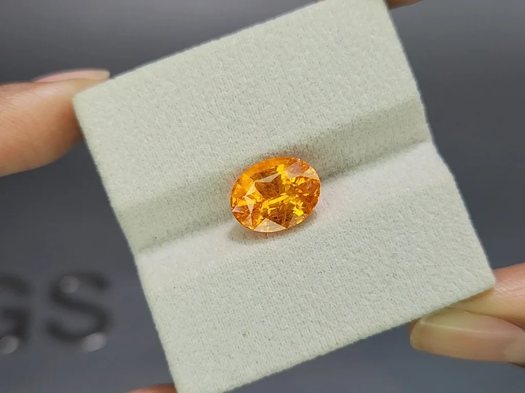 Mandarin spessartine oval cut 5.75 carats, Tanzania Image №4