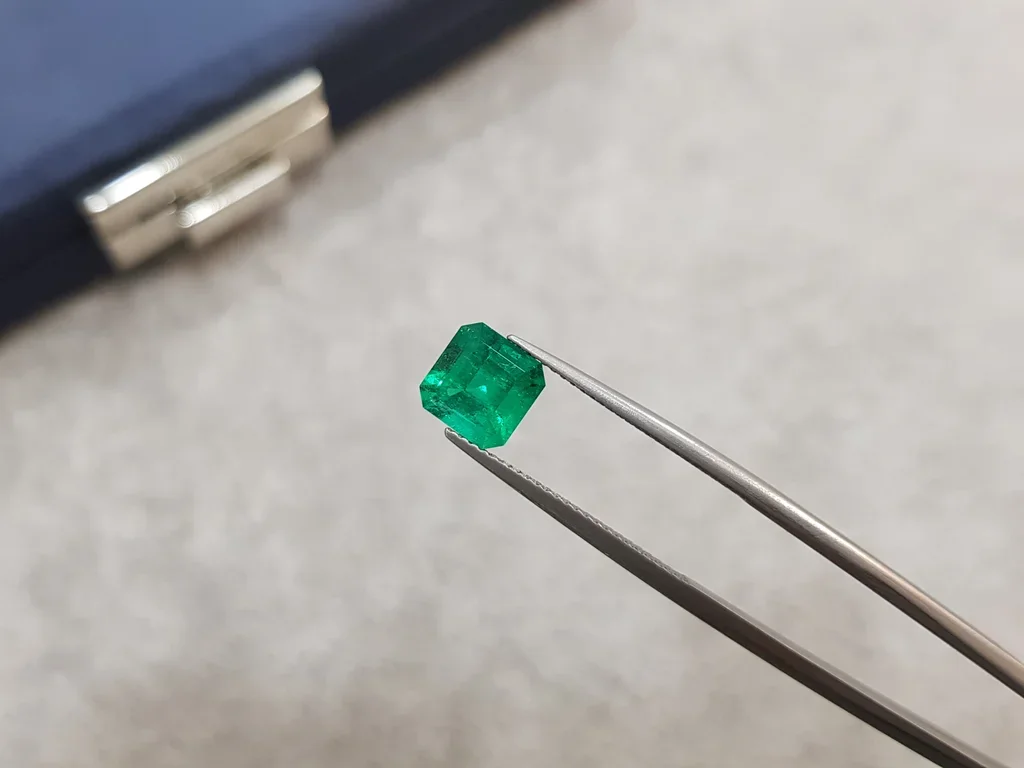 Emerald Vivid Green 1.75 ct, Colombia Image №2