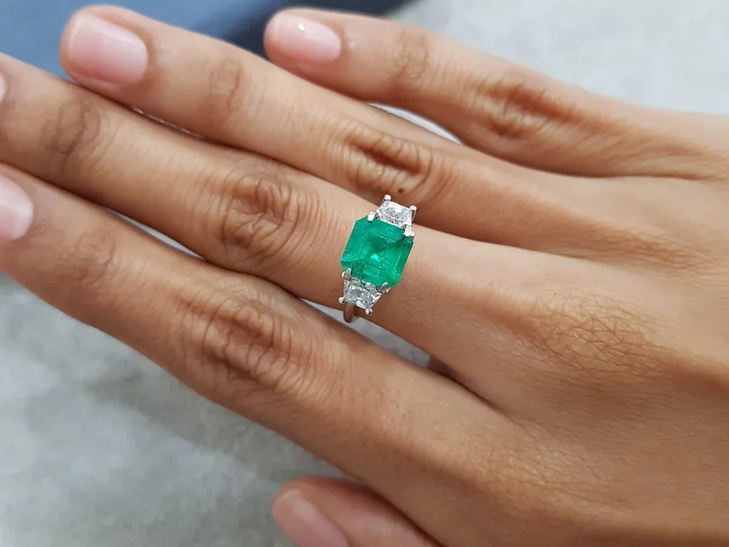 Emerald Vivid Green 1.75 ct, Colombia Image №3