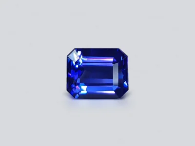 Intense blue octagon cut tanzanite 5.55 ct photo