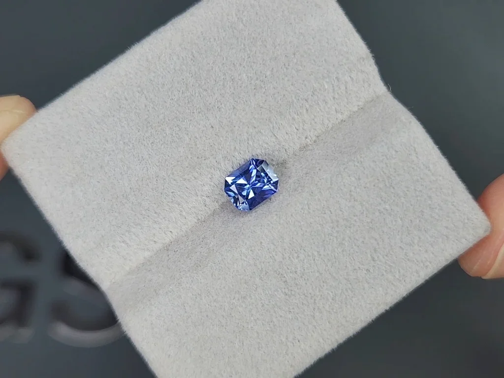 Pastel blue sapphire in radiant cut 0.91 carats, Sri Lanka Image №4