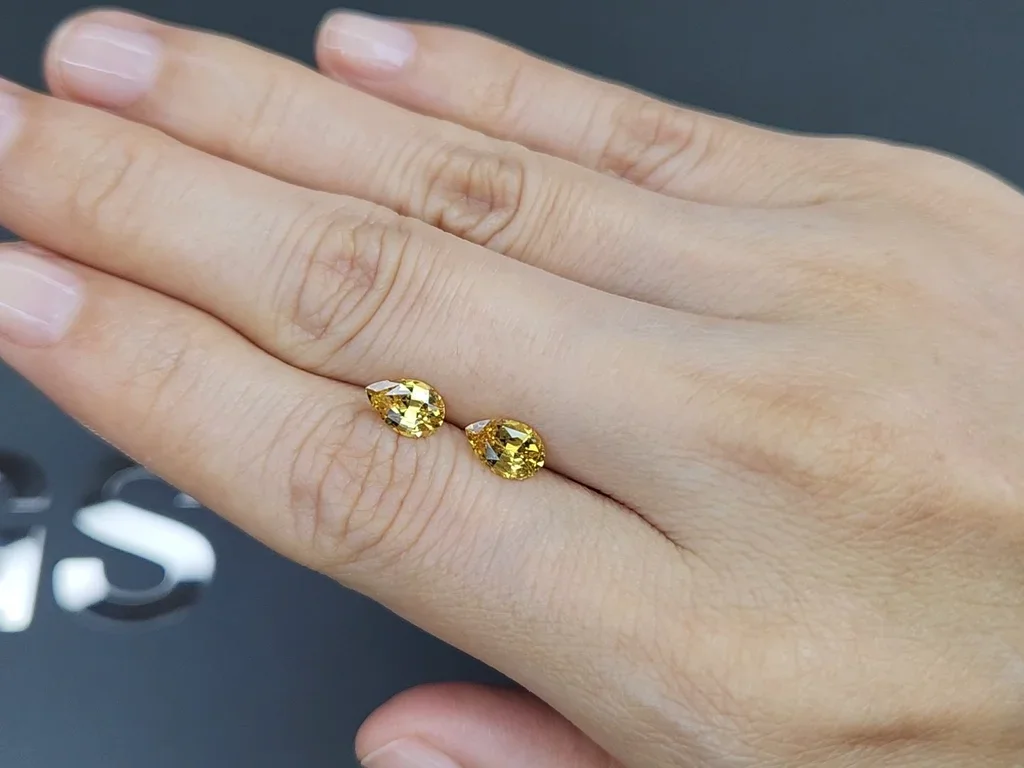 Pair of unheated yellow sapphires in pear cut 2.01 carats, Madagascar Image №2
