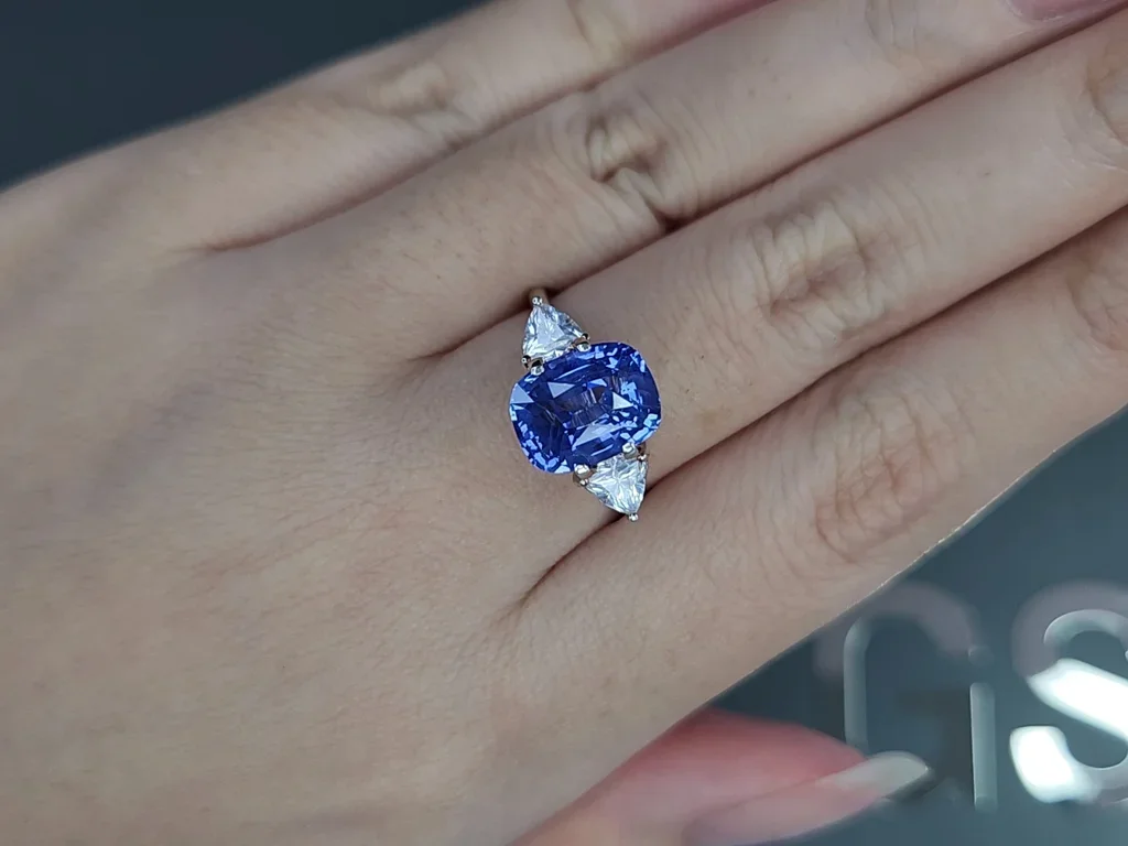 Unheated Cornflower Blue sapphire in cushion cut 5.53 carats, Sri Lanka Image №5