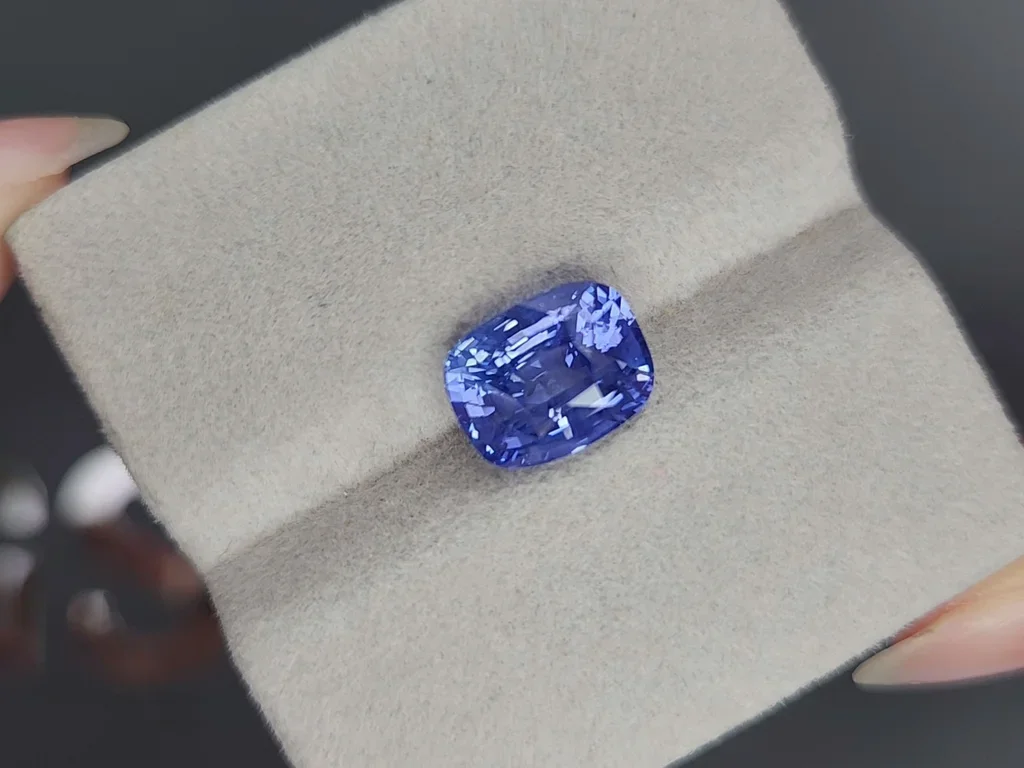 Unheated Cornflower Blue sapphire in cushion cut 5.53 carats, Sri Lanka Image №4