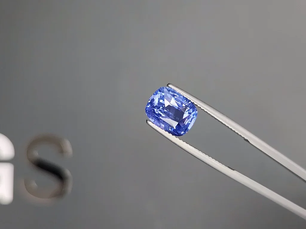 Unheated Cornflower Blue sapphire in cushion cut 5.53 carats, Sri Lanka Image №3