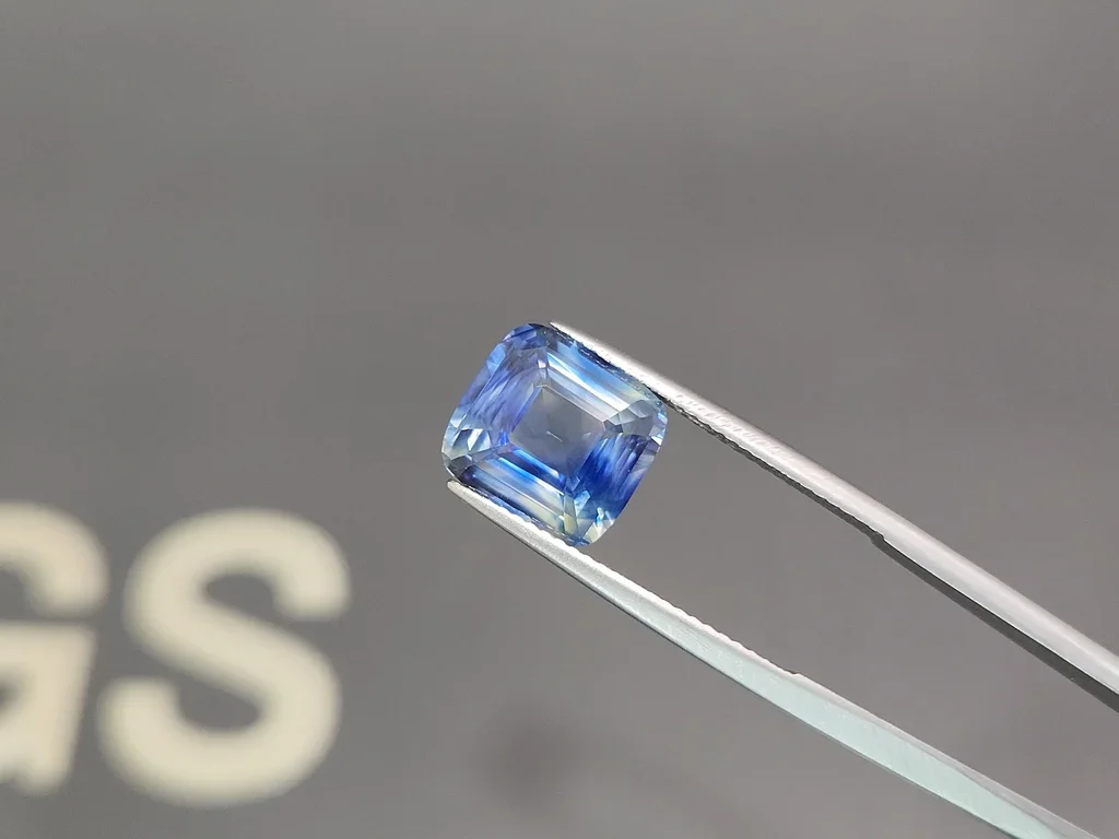 Bi-color sapphire in cushion cut 5.59 carats, Sri Lanka Image №3