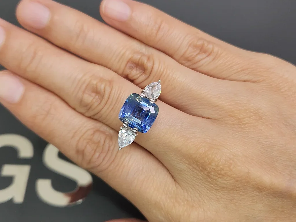 Bi-color sapphire in cushion cut 5.59 carats, Sri Lanka Image №5
