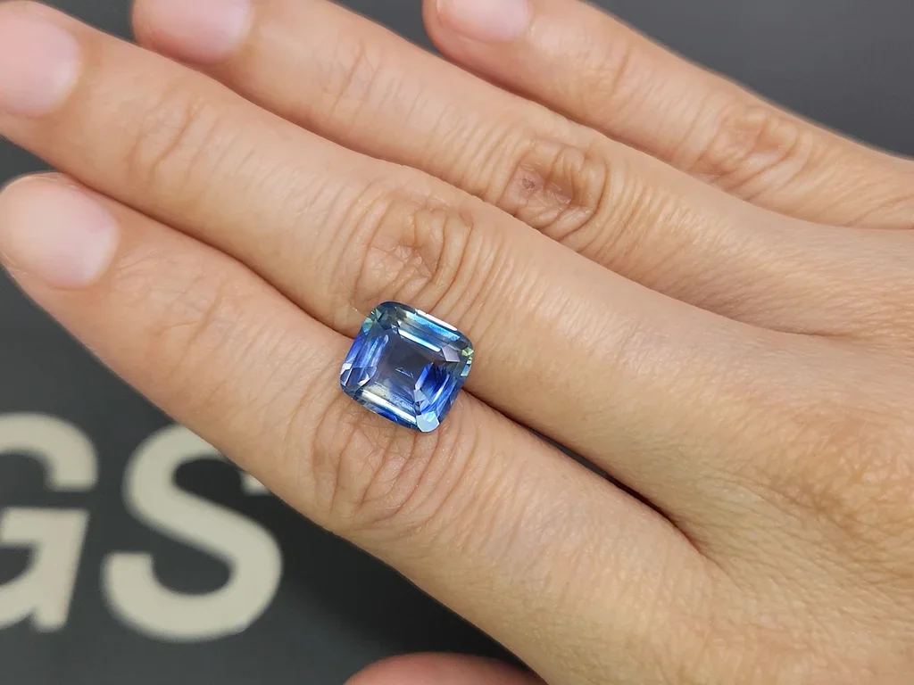 Bi-color sapphire in cushion cut 5.59 carats, Sri Lanka Image №2