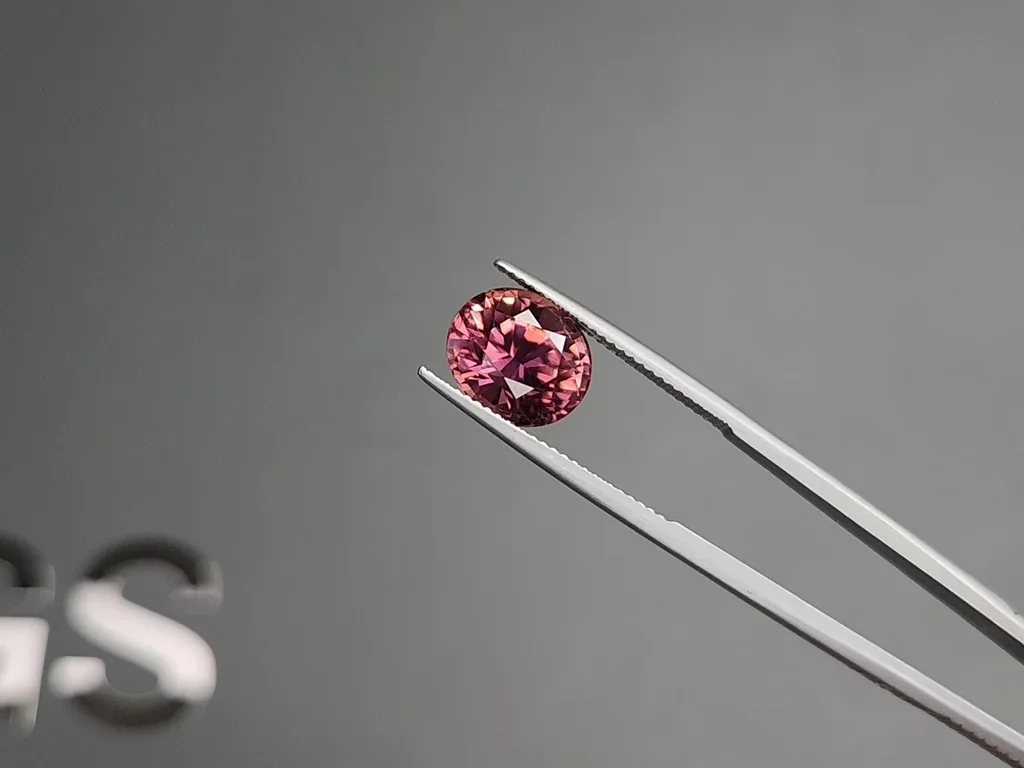Pink-orange oval cut tourmaline 4.93 carats, Africa Image №3