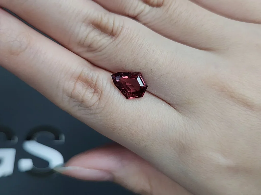Spinel in fancy сut 2.58 carats, Burma Image №2