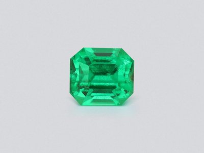 Unique top quality Panjshir Vivid and Vibrant green emerald in octagon cut 1.06 carats  photo
