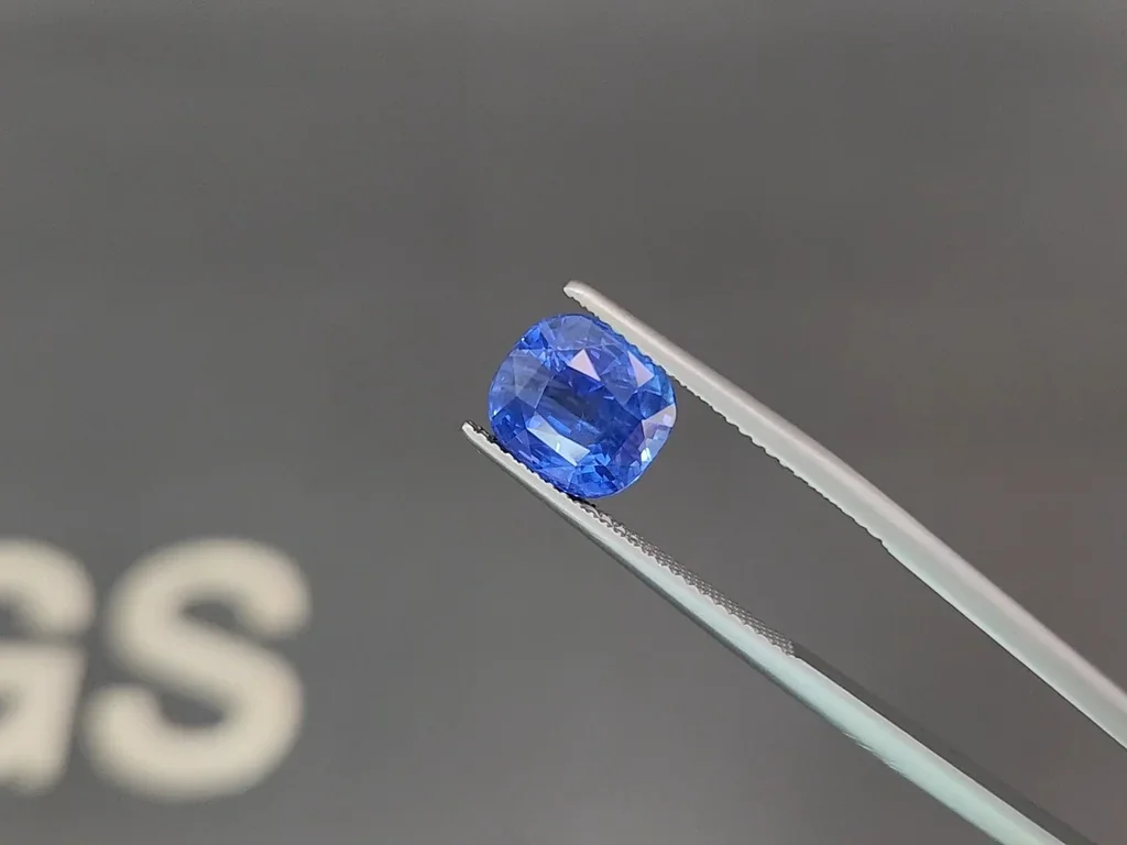 Unheated blue sapphire cushion cut 5.14 carats, Sri Lanka Image №3
