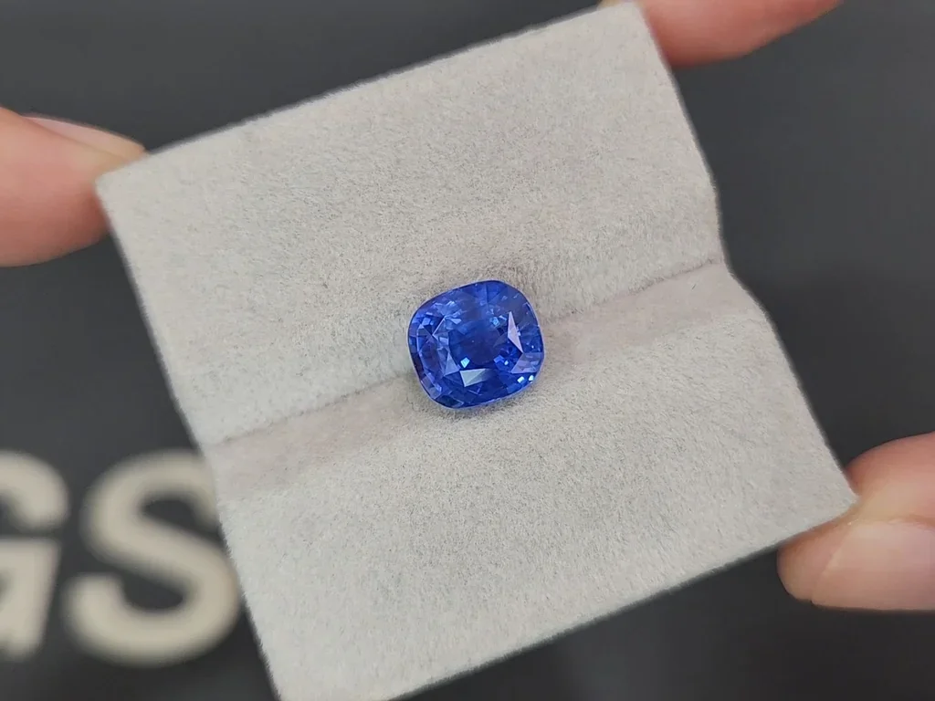 Unheated blue sapphire cushion cut 5.14 carats, Sri Lanka Image №4